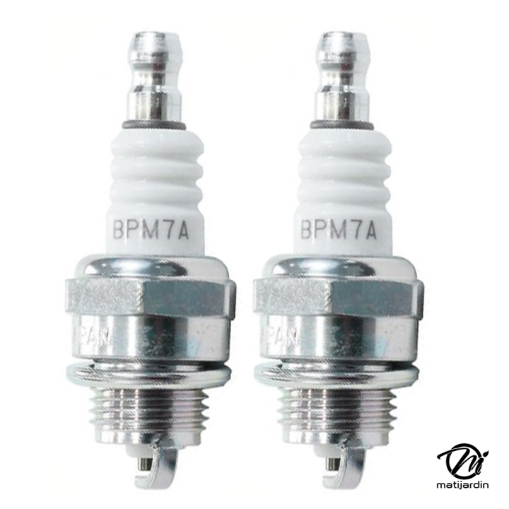 Bougie d'allumage NGK pour débroussailleuse, tronçonneuse. Type BPM7A. Par 2