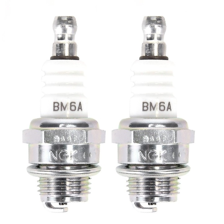 Bougie d'allumage NGK pour tondeuse, tronçonneuse.  BM6A. Par 2