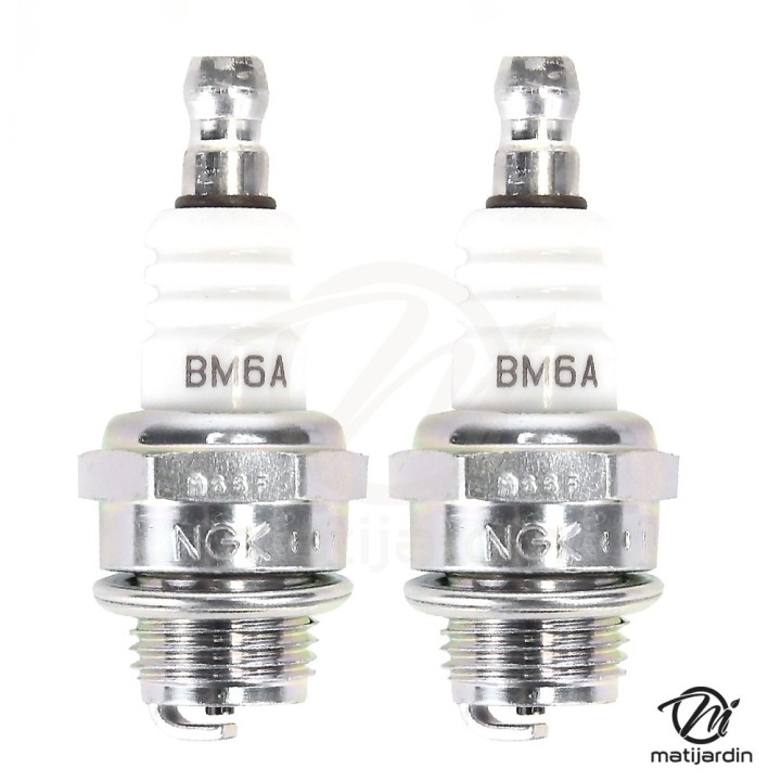 Bougie d'allumage NGK pour tondeuse, tronçonneuse.  BM6A. Par 2