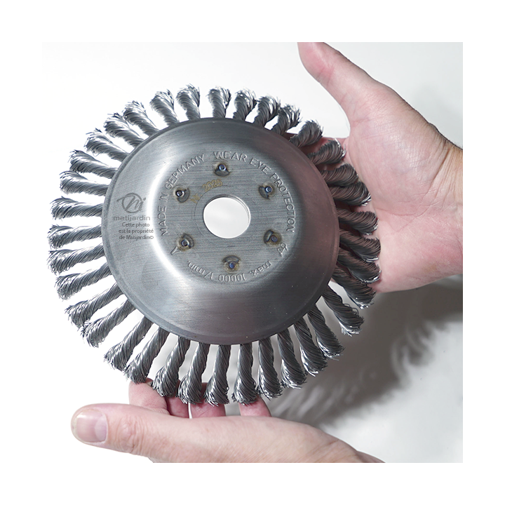 Brosse désherbage pour débroussailleuse. Diamètre 230 mm. Alésage 25,4 mm