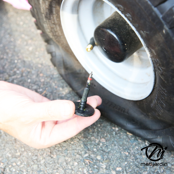 Produit préventif anti crevaison pour roue de tondeuse. Flacon 500 ml