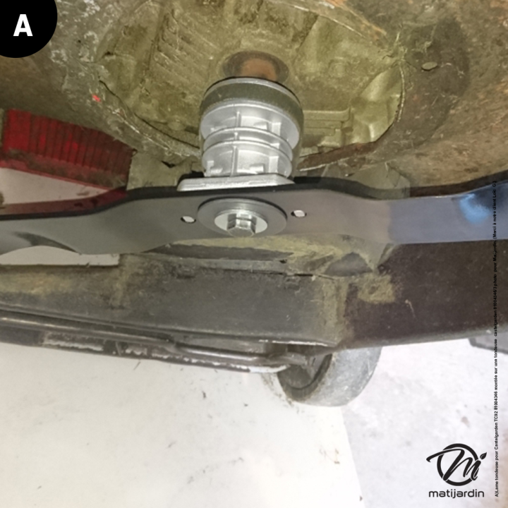 Lame tondeuse pour Castelgarden TC92. N° 81004346/3. Coupe 46,2 cm