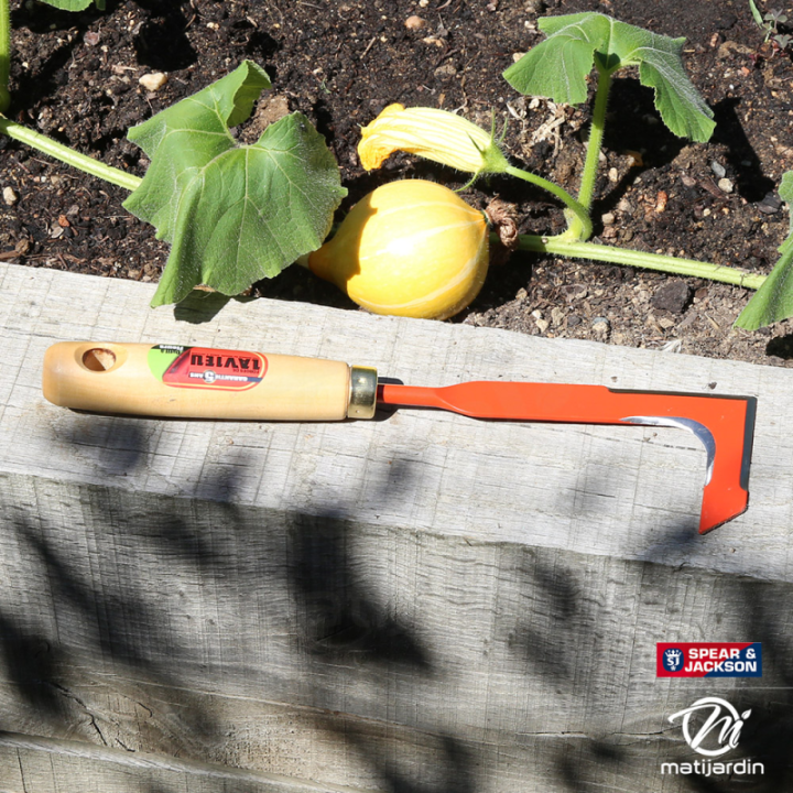 Couteau desherbeur avec manche bois. Forges de Lavieu