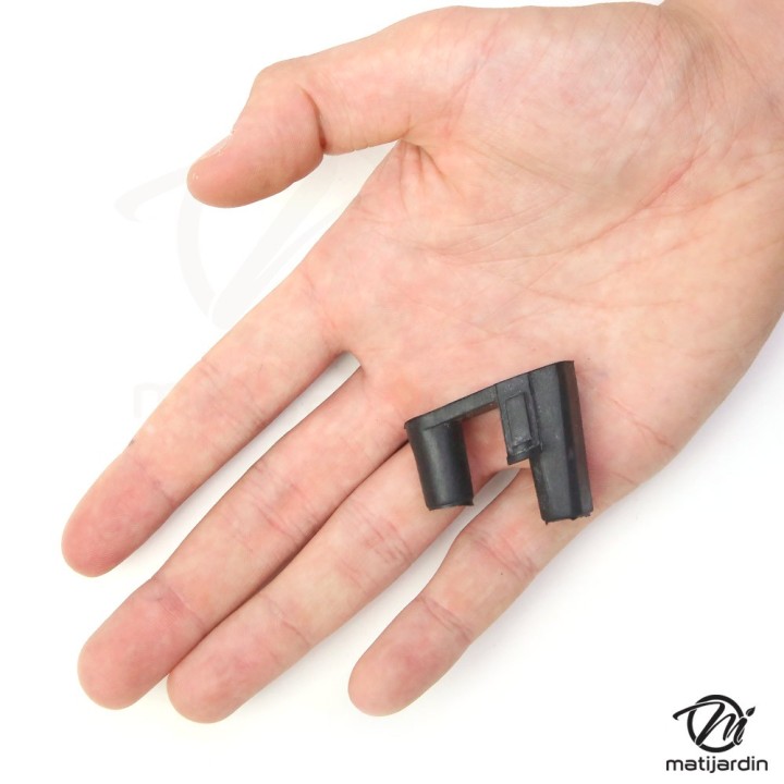 Douille carter carburateur pour tronçonneuse Stihl 025