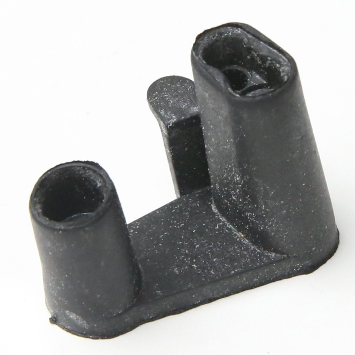 Douille carter carburateur pour tronçonneuse Stihl 025