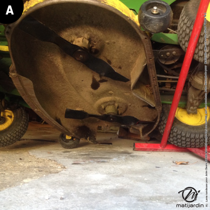 Lame tondeuse pour John Deere SRX95. N° M154158. Coupe 49,5 cm