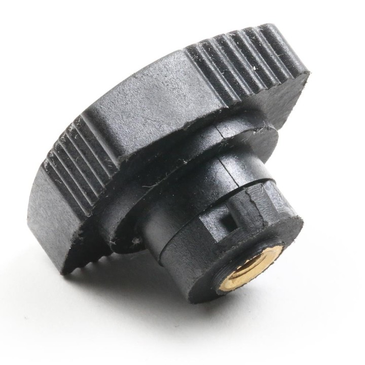 Bouchon carter carburateur pour tronçonneuse Stihl 076AV