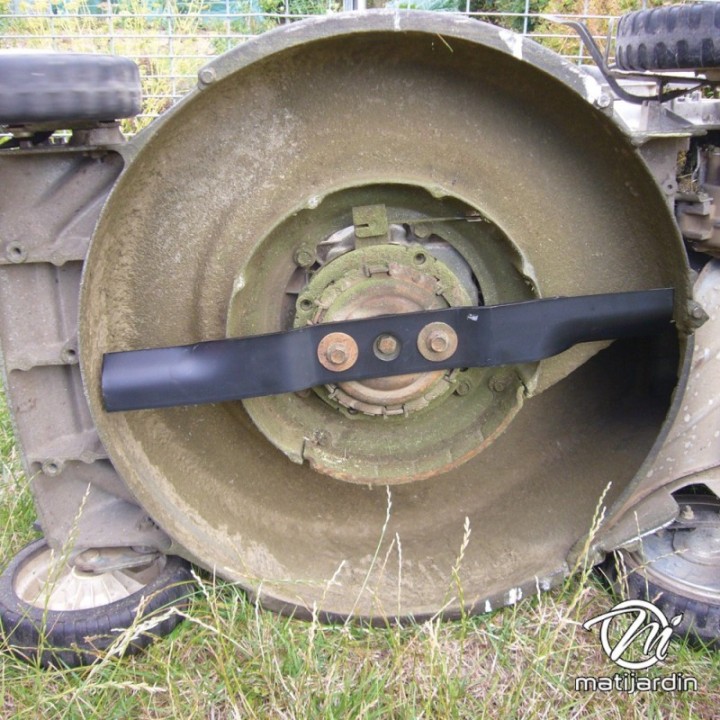 Lame tondeuse pour Iseki SW521 2500-220-001-00 coupe 52,5 cm