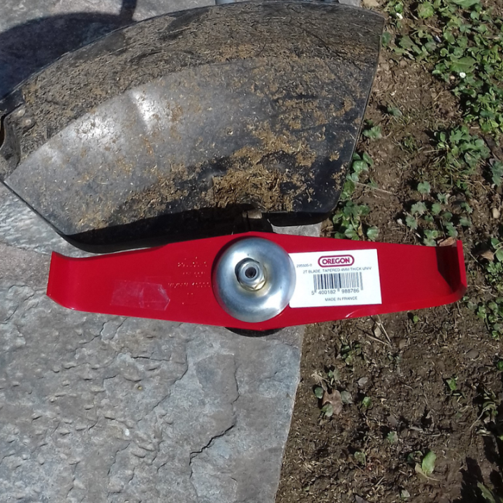 Lame débroussailleuse droite Oregon. Ø 300 mm. Alésage 25,4 mm. Epaisseur 4 mm