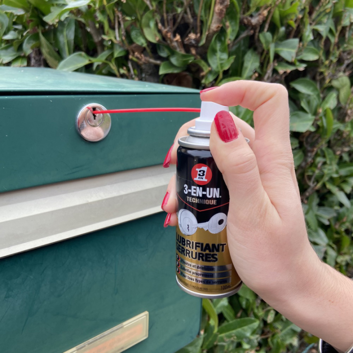 Lubrifiant serrure. 3 en 1