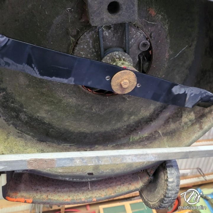 Lame tondeuse pour Oleo Mac G53TBX 66070172 coupe 50,5 cm