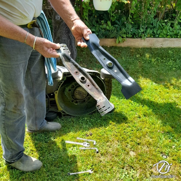 Lame tondeuse pour Honda HRB 425 72511VG8303 coupe 42 cm