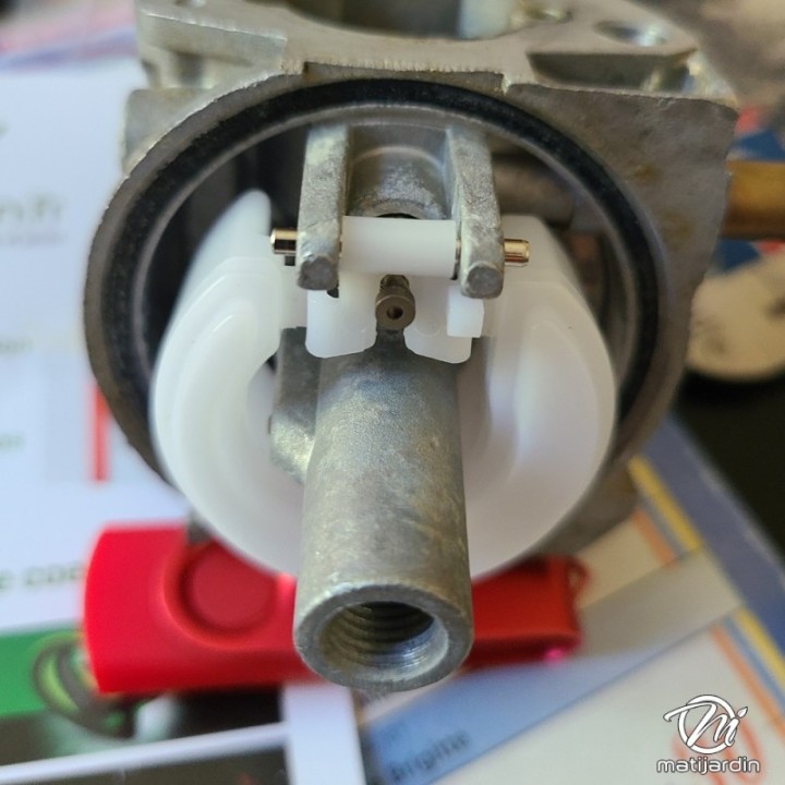 Flotteur carburateur de moteur Honda. N° origine 16013-ZE0-005