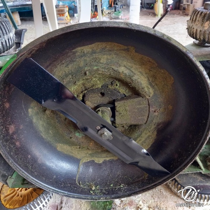 Lame tondeuse pour John Deere JS63 GC00344 coupe 53,3 cm