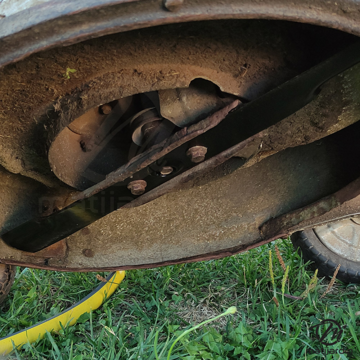 Lame tondeuse pour Honda HR215. N° 72511-VA2-010. Coupe 53 cm