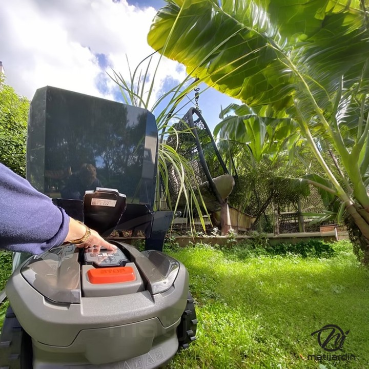 Abri robot tondeuse Robot Protect M – Protection durable et élégante