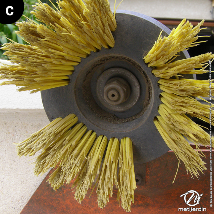 Tête brosse débroussailleuse universelle nylon. Brosse douce en rilsan jaune