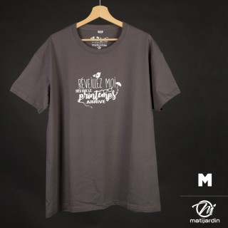 T-shirt taille M. Coloris gris. Réveillez moi dès que le printemps arrive