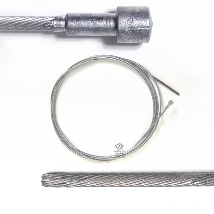 Câble souple, corde à piano. Diamètre 2,5 mm. Longueur 2,5 m. Tête 6,5 x 6,5 mm