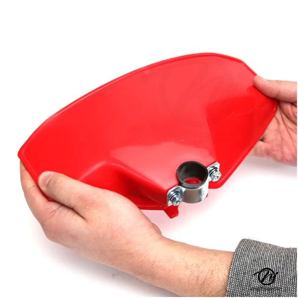 Carter de protection pour débroussailleuse, livré avec inserts caoutchoucs.