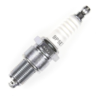 Bougie d'allumage NGK pour tondeuse, tronçonneuse. Type BP5ES