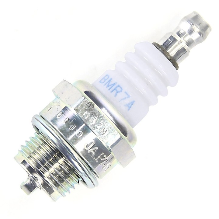 Bougie d'allumage NGK pour tondeuse, tronçonneuse. Type BMR7A