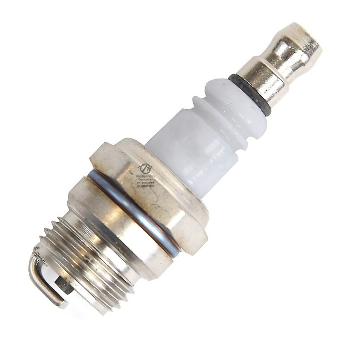 Bougie d'allumage pour débroussailleuse, tronçonneuse. Type NGK BM6F