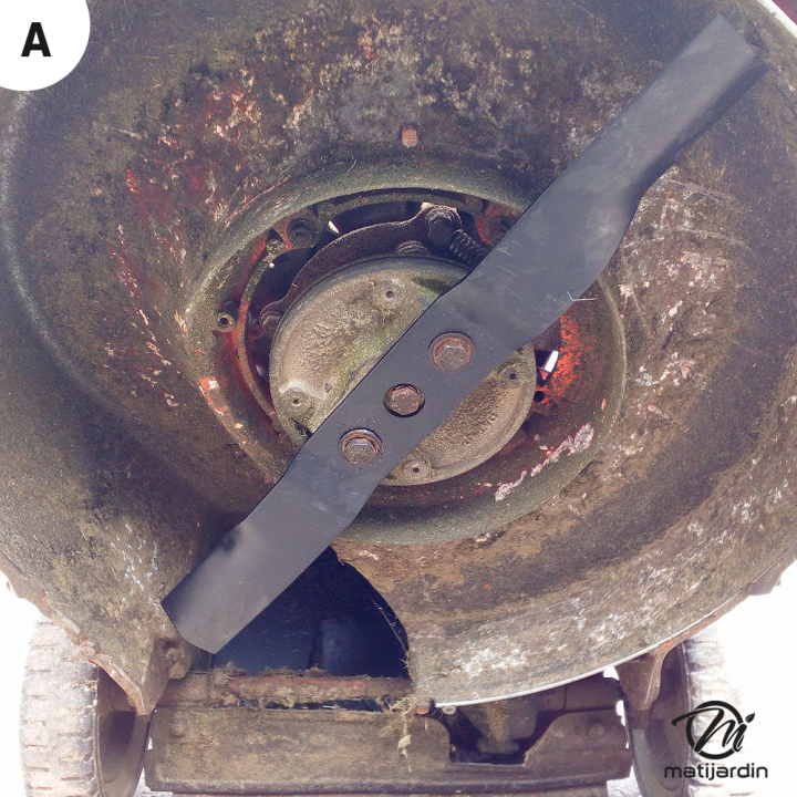 Lame tondeuse pour Kubota W521. N° 65621-37210. Coupe 52,5 cm