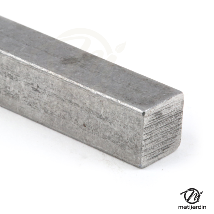 Clavette carrée 8 x 8 mm. Longueur 30 cm