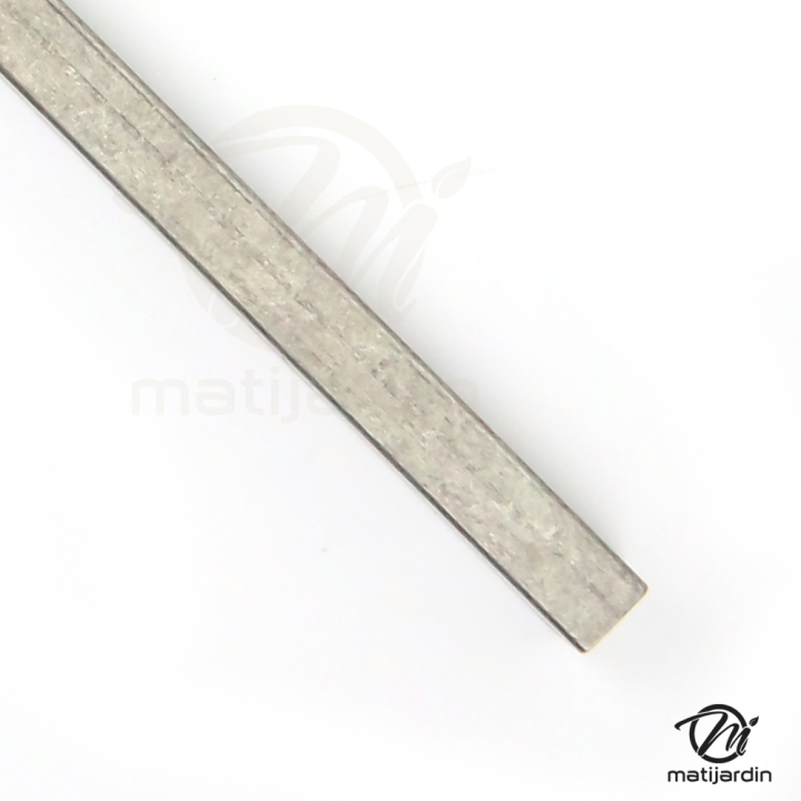 Clavette carrée 8 x 8 mm. Longueur 30 cm