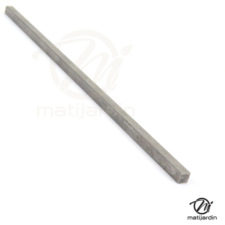 Clavette carrée 8 x 8 mm. Longueur 30 cm