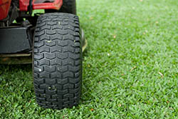 Conseils pour bien choisir son pneu de tondeuse